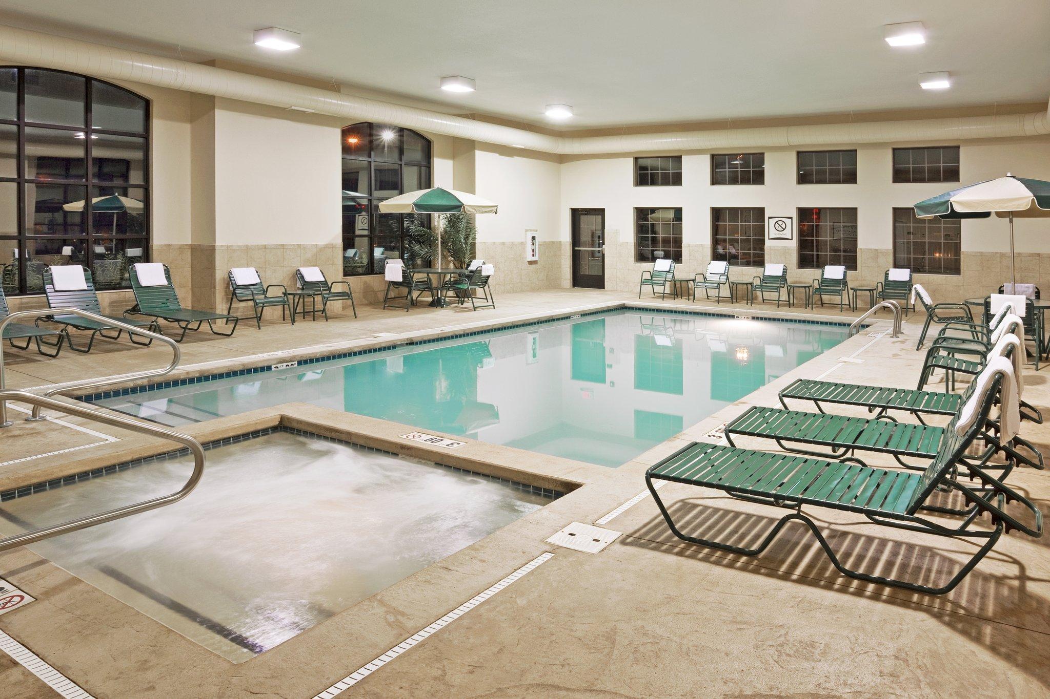 Staybridge Suites Akron-Stow-Cuyahoga Falls By Ihg Екстериор снимка